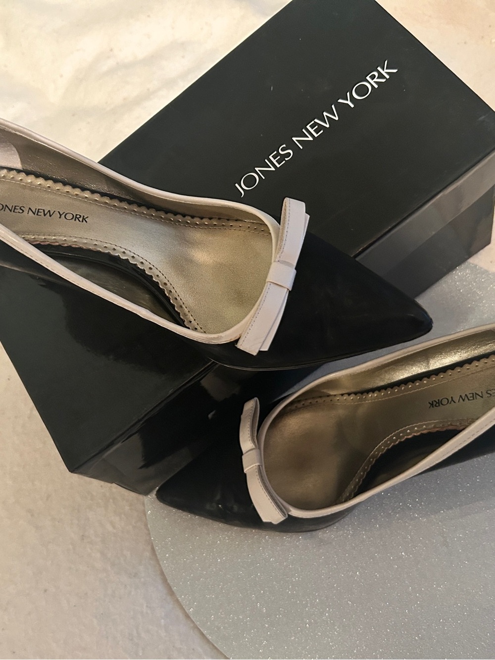 Jones New York Black and Cream Bow-Trim Kitten Pumps - Picture 3 of 4